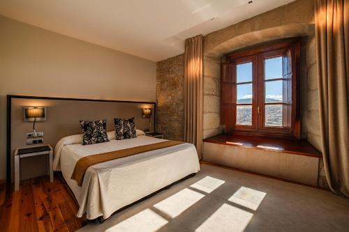 Postel nebo postele na pokoji v ubytování Hospedería Palacio de Allepuz