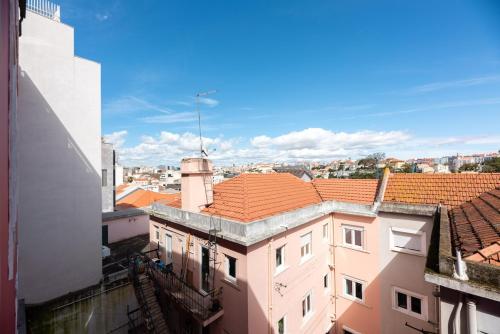 Bairro Alto Bright Apt with AC Elevator
