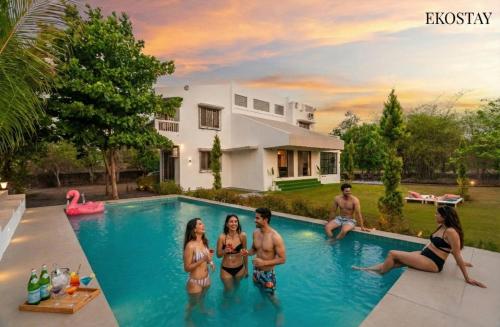 Hồ bơi trong/gần EKOSTAY - White Lotus