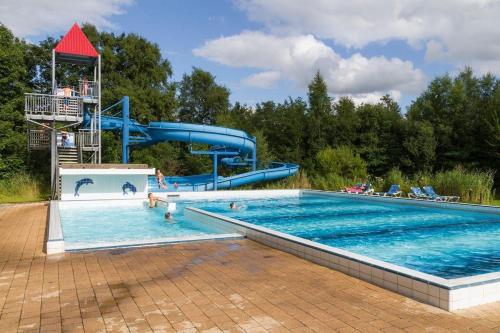 Πισίνα στο ή κοντά στο Stacaravan Camping It Wiid Earnewoude