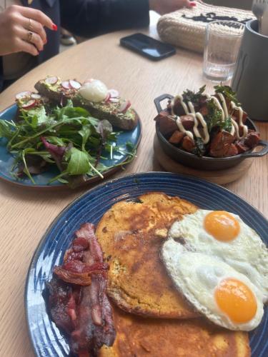 Đồ ăn tại/gần khách sạn