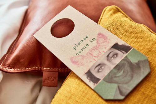 a person holding a money in a wallet at Max Brown Hotel Midtown, part of Sircle Collection in Düsseldorf
