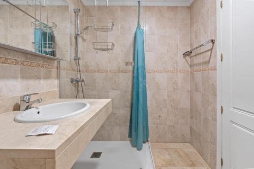 49 Comfortable 2-Bedroom Garden Apartment Close to