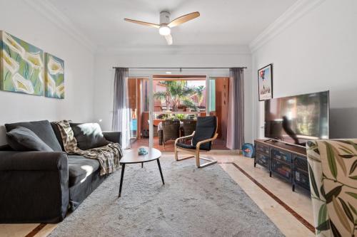 49 Comfortable 2-Bedroom Garden Apartment Close to