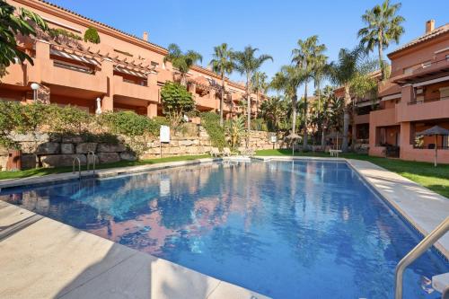 49 Comfortable 2-Bedroom Garden Apartment Close to