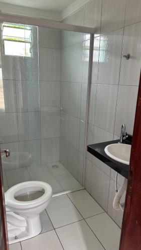 a bathroom with a toilet and a sink at Pousada por do sol in Monte das Gameleiras