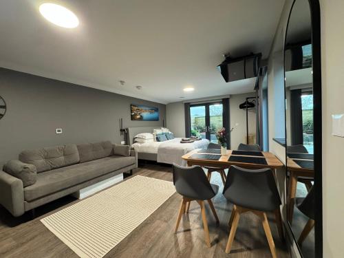 Posezení v ubytování Uno Carbis Bay - Luxury Serviced Accommodation