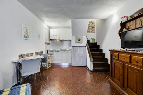Charming Apartment with Garden, Parking & Metro