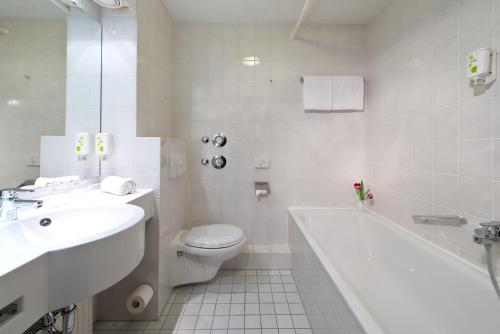 Et badeværelse på ACHAT Hotel Darmstadt Griesheim