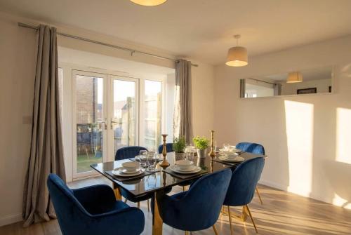 Et opholdsområde på Bright & Modern 4 Bedroom House in Yeovil