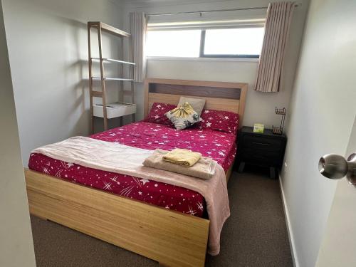 Postel nebo postele na pokoji v ubytování Comfort Stay Clyde north