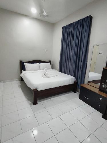 Postel nebo postele na pokoji v ubytování Homestay Melaka Baitul Saadah