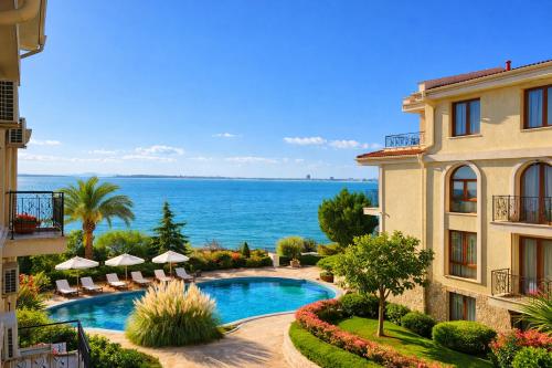 Bazén v ubytování Royal Bay-I Seaview Apartment nebo v jeho okolí