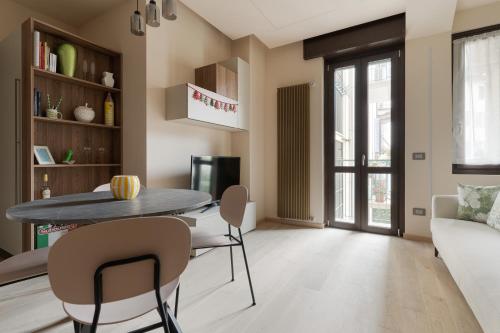 GuestHost - Central Apartment Milano Bullona