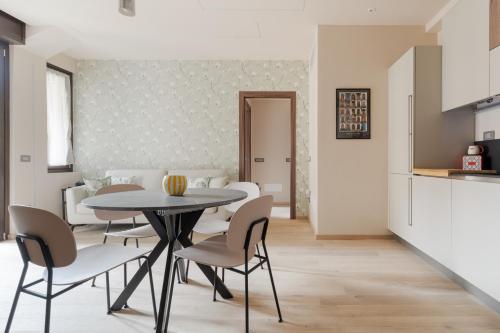 GuestHost - Central Apartment Milano Bullona