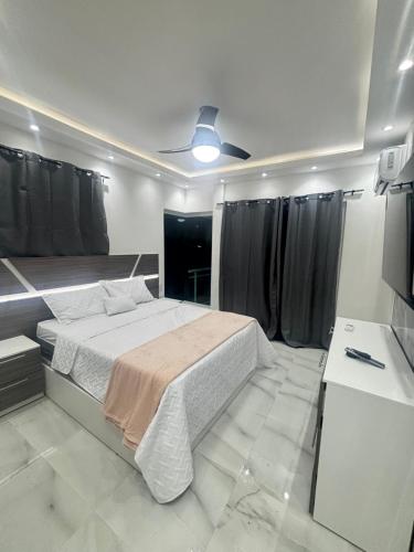 a bedroom with a bed and a ceiling fan at villa la pal de 4 in La Ureña