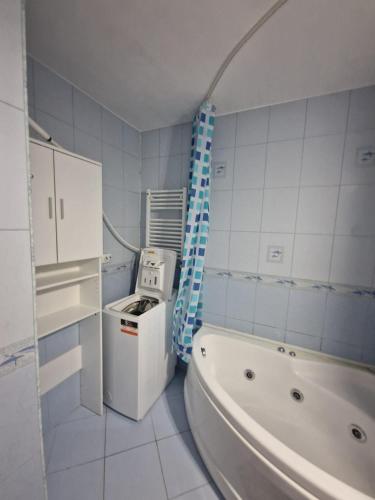 Bilik mandi di DDD's place