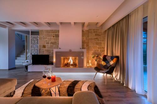 Mangie Villa Hersonissos - Private Pool, Sleeps 11