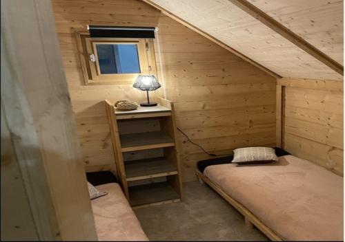 En eller flere senge i et værelse på Weekend Glamping Resort