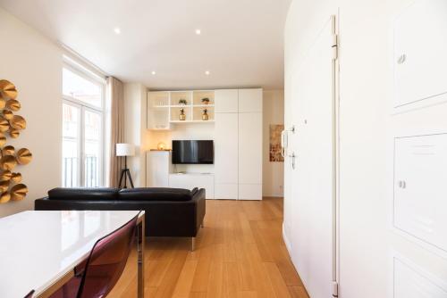 Baixa chiado 2 bedroom duplex apt with AC elevator