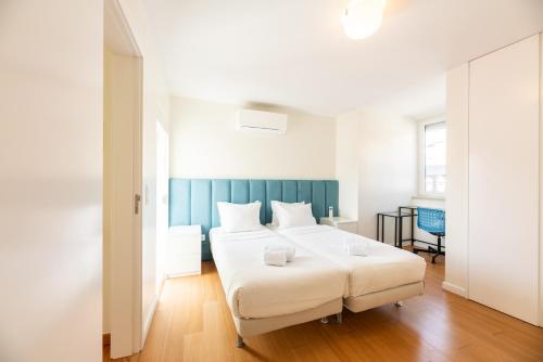 Baixa chiado 2 bedroom duplex apt with AC elevator