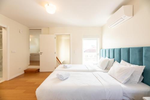 Baixa chiado 2 bedroom duplex apt with AC elevator