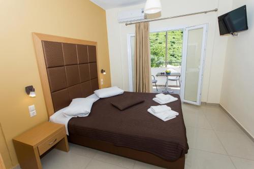 Aristidis Garden1