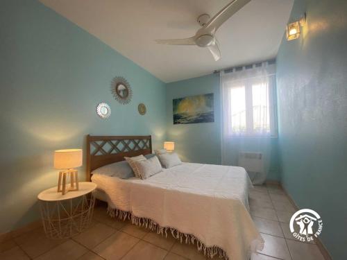 En eller flere senge i et værelse på Le cedre du parc de la dame