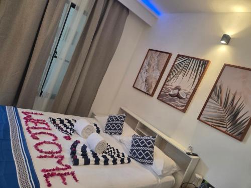 Een bed of bedden in een kamer bij Ocean Sunset