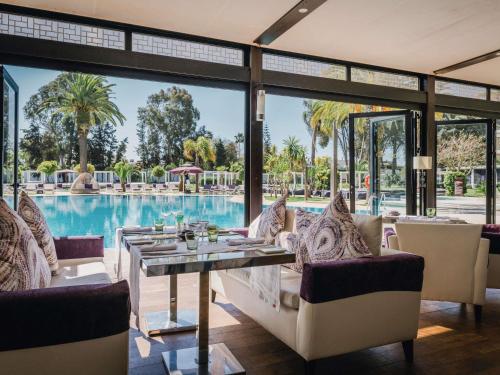 Bazén v ubytování Sofitel Rabat Jardin Des Roses nebo v jeho okolí