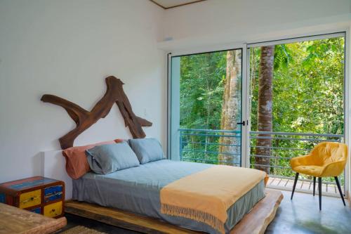 En eller flere senge i et værelse på Casa Bromelia