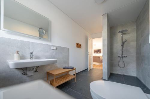 a bathroom with a sink and a shower at Haus Lindolino in Elsterheide