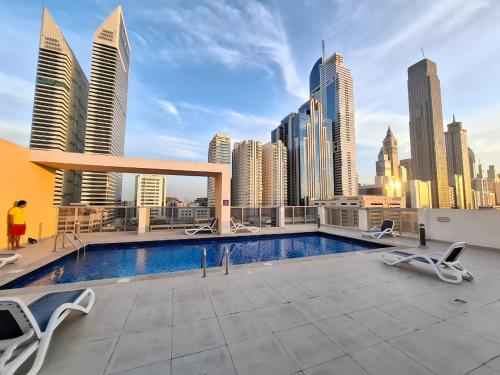 Luxury Apartment Fully Furnished Jumeirah Garden City