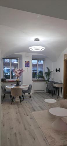 Fotografie z fotogalerie ubytování The Spot in Old Town with SAUNA & JACUZZI v destinaci Vilnius