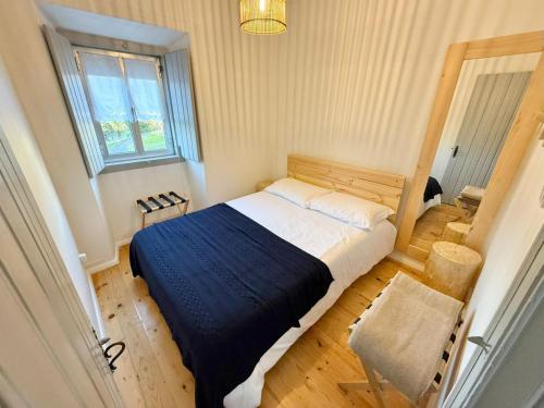 En eller flere senge i et værelse på Servigueira by Grota Lodging