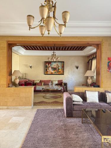 Khu vực ghế ngồi tại Dar Salma