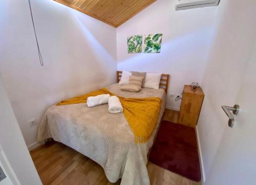 a small bedroom with a bed with towels on it at CASA DO PENEDO - Um Segredo na Serra da Estrela in Linhares