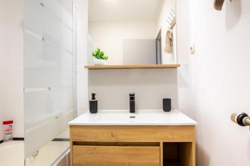 Fotografie z fotogalerie ubytování L'Eden Appart, Fibre, Garage, Balcon, Calme et Cosy v destinaci Montbéliard