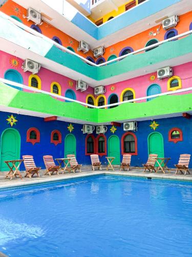 une piscine sur le navire de croisière Disney Magic dans l'établissement Kaia Beach Hotel, à Puerto Escondido