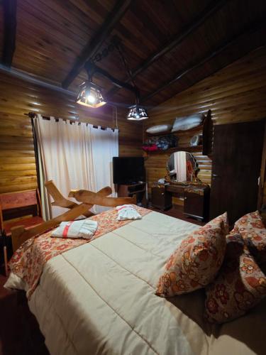 En eller flere senge i et værelse på Munay Ky