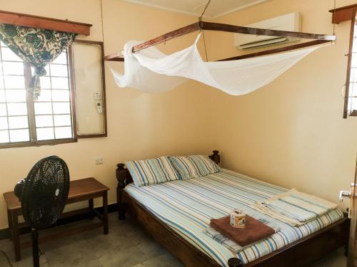En eller flere senge i et værelse på Moyo Mmoja Guesthouse
