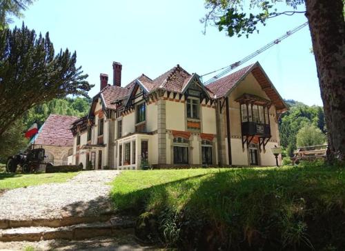 Tòa nhà nơi căn hộ tọa lạc