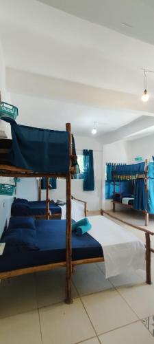 a bedroom with two bunk beds in a room at Vila Pepouze Hostel in Morro de São Paulo