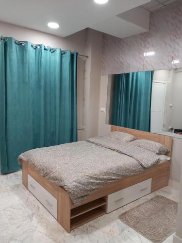 En eller flere senge i et værelse på Litsa Fit