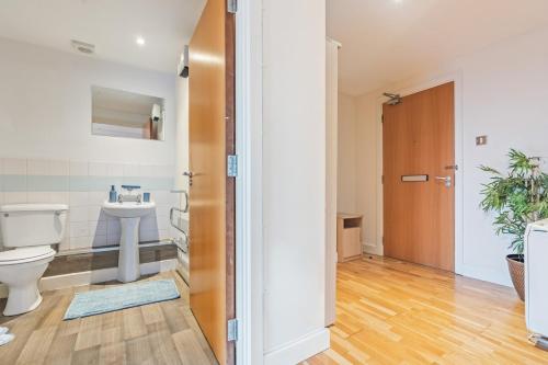 a bathroom with a toilet and a sink at 2Bed Apt in City Centre With Free parking Sleeps 9 in Nottingham
