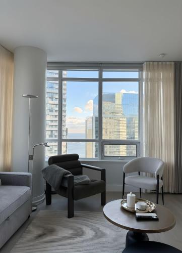 a living room with a couch and a table at Luxury 40th-Floor Lakeview 2BR with PATH & Union Access in Toronto