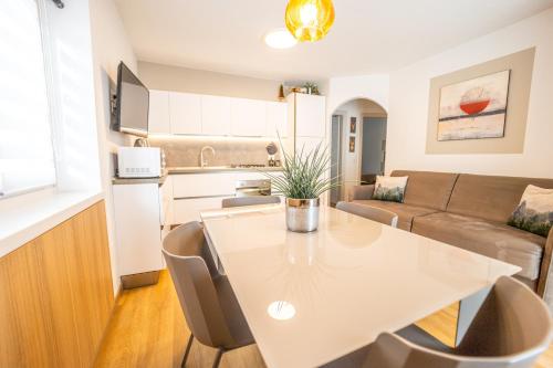 Køkken eller tekøkken på Moderno appartamento con giardino