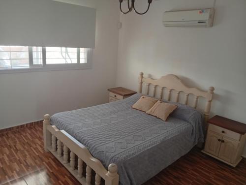 En eller flere senge i et værelse på Hermosa casa a 15 min de Villa Carlos Paz