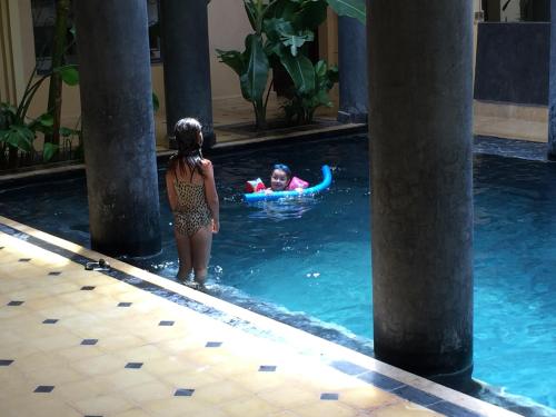 a young girl in a raft in a swimming pool at Kasbah Titrit & Spa in Aït Ben Haddou