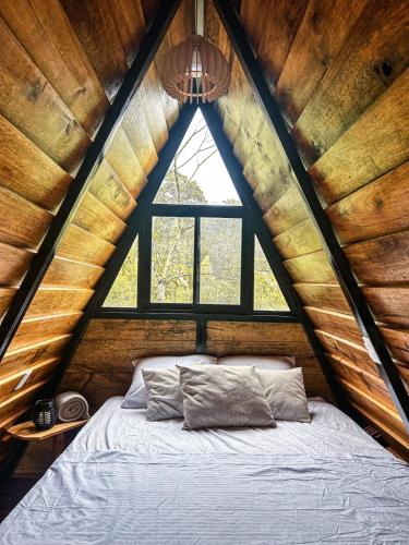 En eller flere senge i et værelse på Chalet Tutti